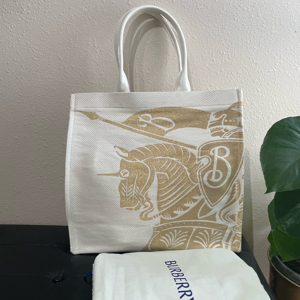 Burberry EDK Tote 1,650$
